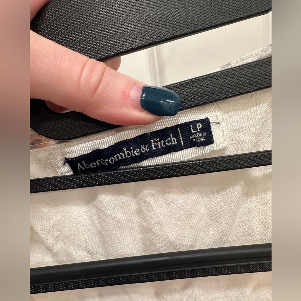 EUC Abercrombie & Fitch L (petite) patterned mini wrap dress - Picture 6 of 6